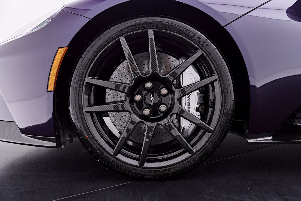 Used 2021 Ford GT RWD image 3