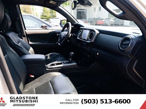 Used 2022 Toyota Tacoma TRD Off-Road w/ TRD Premium Off Road Package AWD/4WD image 28