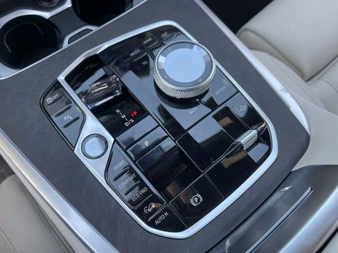 New 2026 BMW X7 M60i image 23