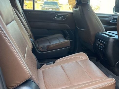 Used 2023 Chevrolet Suburban High Country w/ Advanced Technology Package image 10