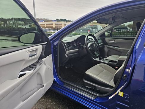 Used 2015 Toyota Camry SE image 18