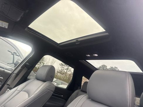 Used 2023 Buick Enclave Essence w/ Experience Buick Package image 4