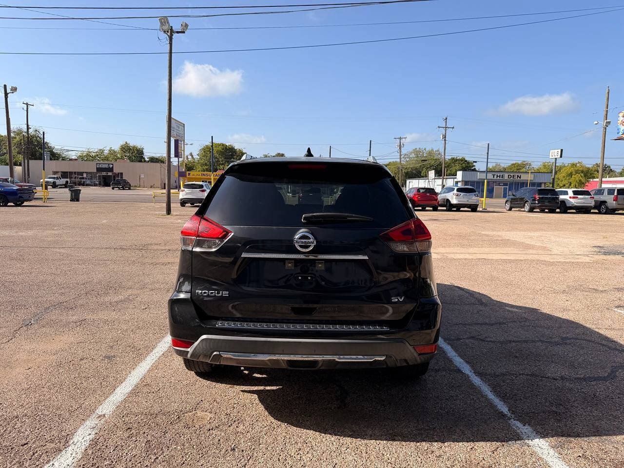 Used 2018 Nissan Rogue SV w/ Premium Package FWD image 7