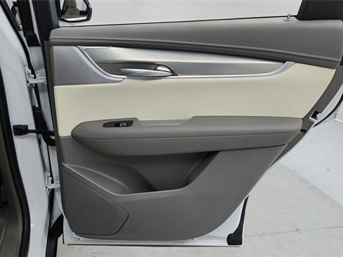 Certified 2025 Cadillac XT5 Premium Luxury w/ LPO, Floor Liner Package image 21