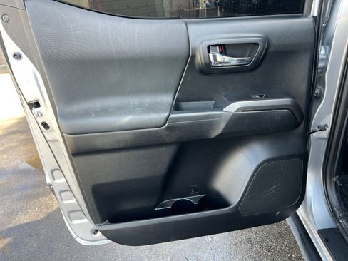 Used 2019 Toyota Tacoma TRD Off-Road AWD/4WD image 28