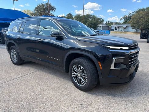 Used 2024 Chevrolet Traverse LT AWD/4WD image 3