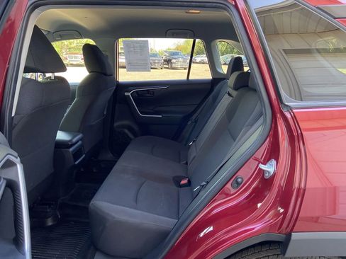 Used 2021 Toyota RAV4 LE AWD/4WD image 18