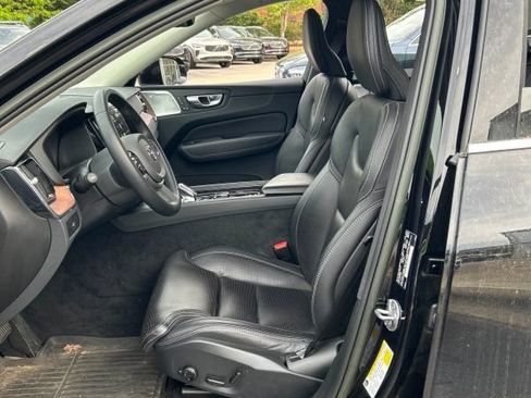 Used 2023 Volvo XC60 B5 Ultimate image 2