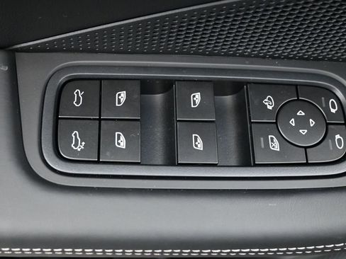 New 2025 Porsche Macan Turbo Electric image 12