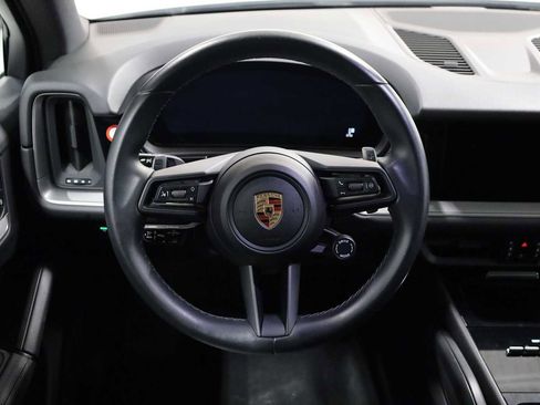 Used 2024 Porsche Cayenne image 23
