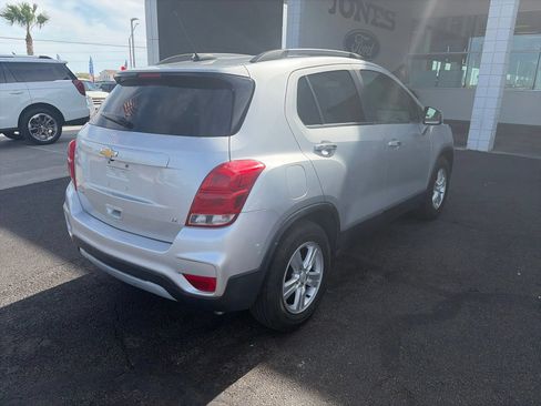 Used 2017 Chevrolet Trax LT w/ LT Convenience Package FWD image 5