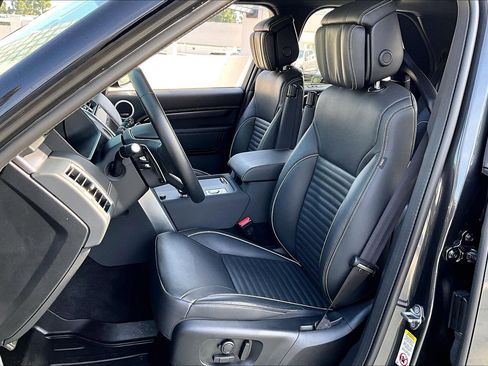 Used 2024 Land Rover Discovery Metropolitan Edition image 19