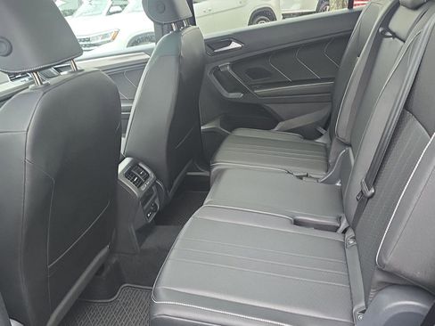 Used 2024 Volkswagen Tiguan SE R-Line image 10
