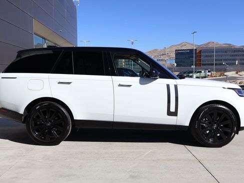 Certified 2023 Land Rover Range Rover SE image 5
