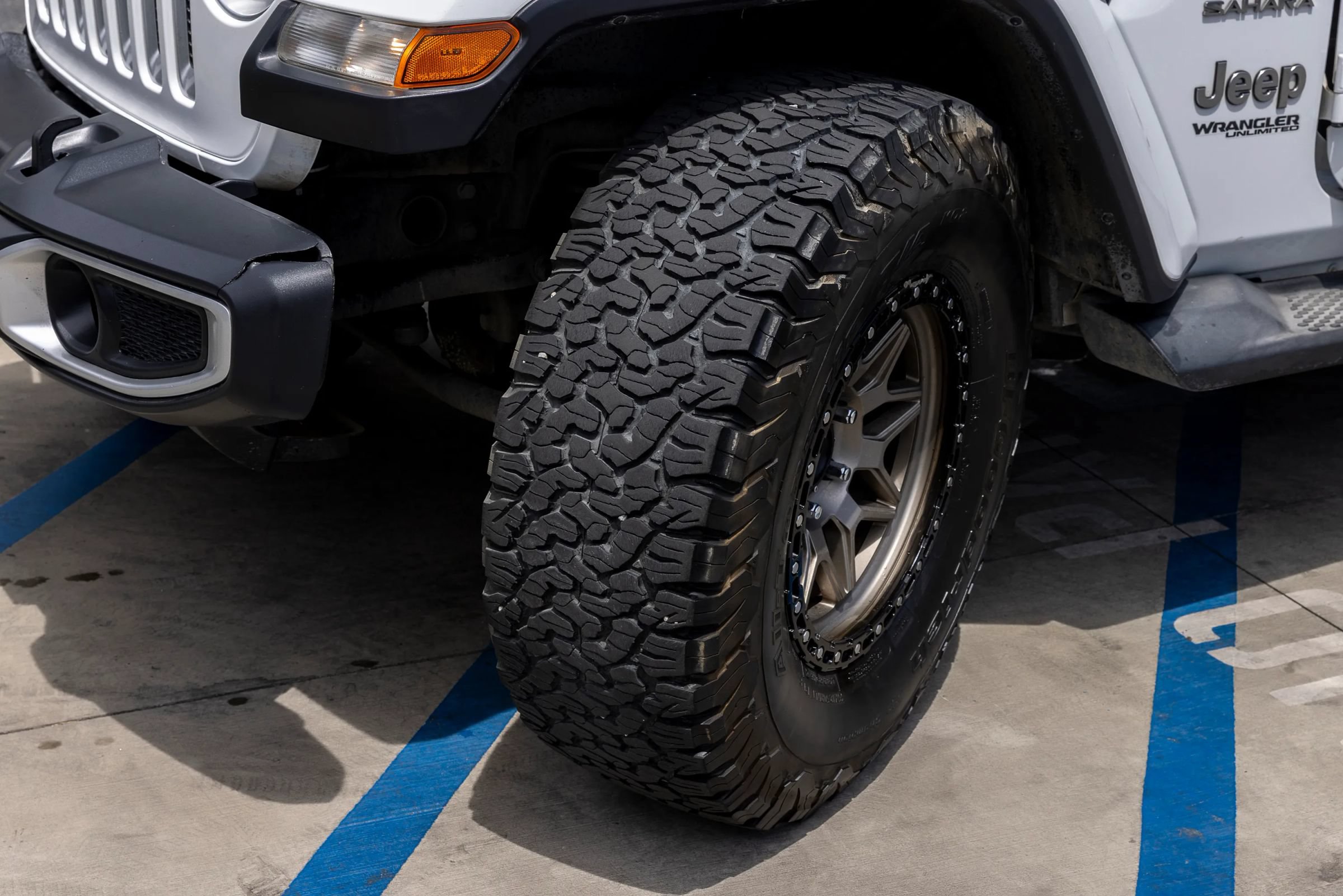 Used 2019 Jeep Wrangler Unlimited Sahara AWD/4WD image 38