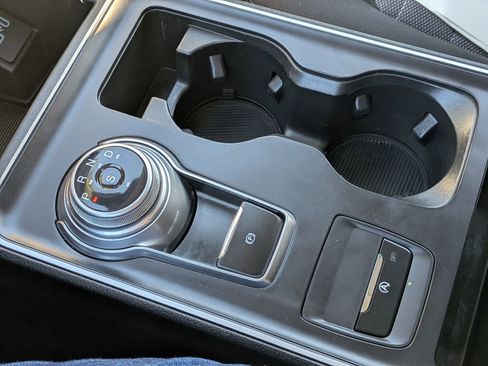 Used 2021 Ford Edge SE image 17