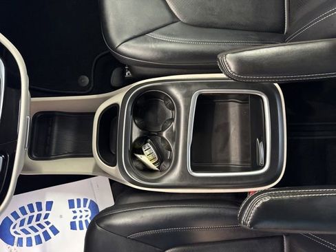 Used 2024 Chrysler Pacifica Touring-L image 31