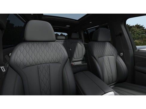 New 2026 BMW X7 M60i image 11
