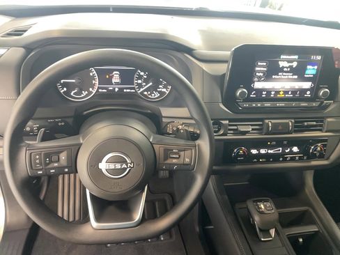 Used 2025 Nissan Pathfinder S AWD/4WD image 14
