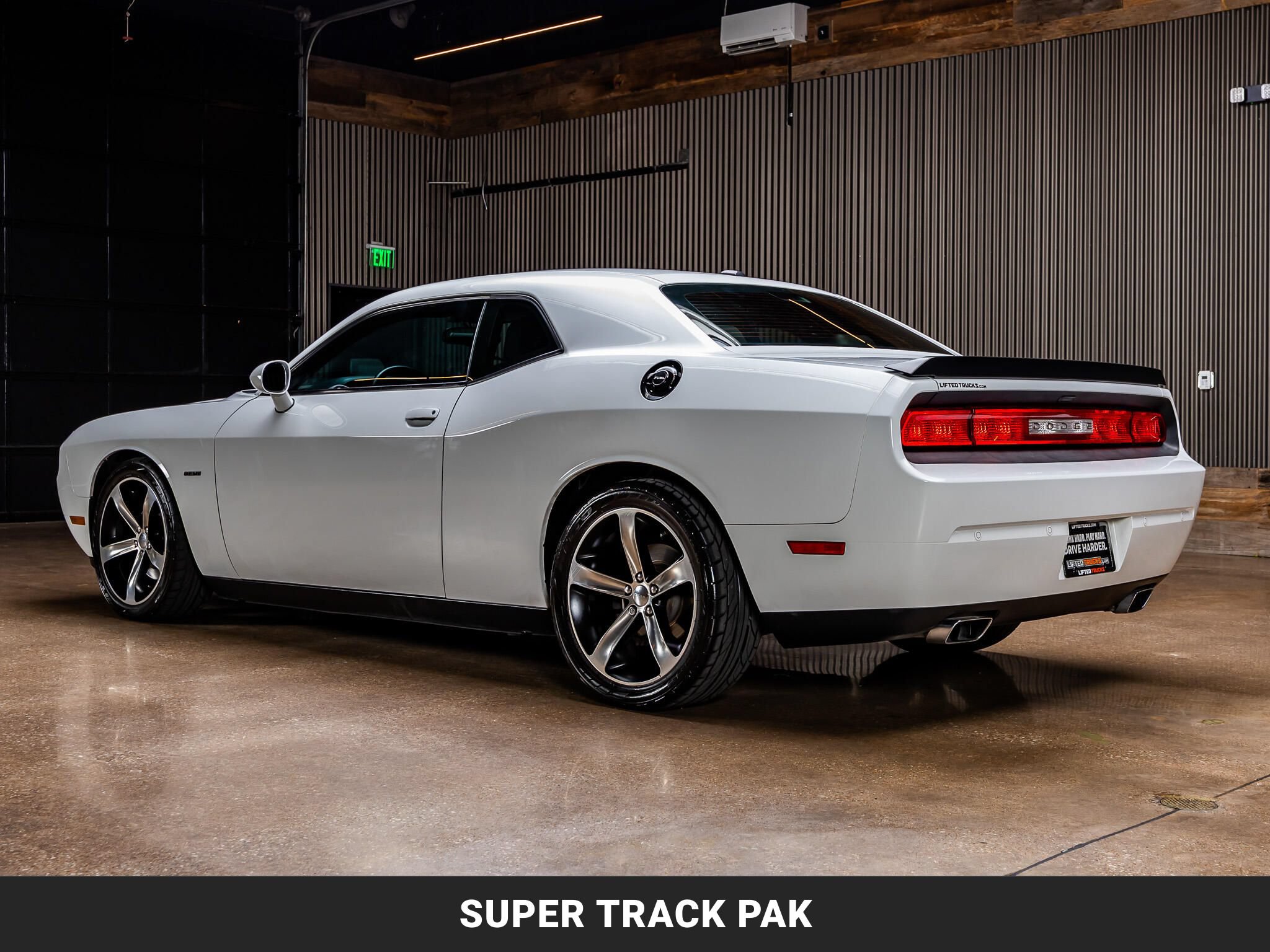 Used 2014 Dodge Challenger R/T RWD image 6