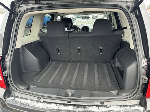 Used 2014 Jeep Patriot Latitude image 11