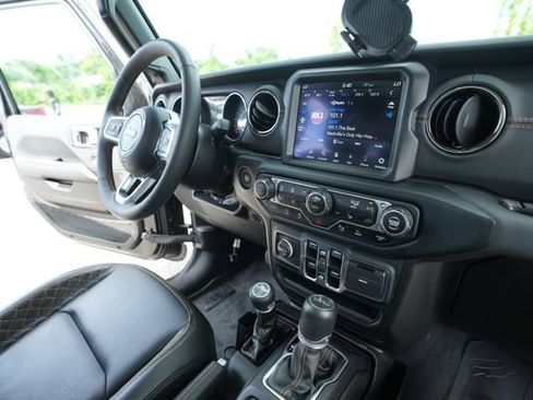 Used 2023 Jeep Gladiator Overland AWD/4WD image 35