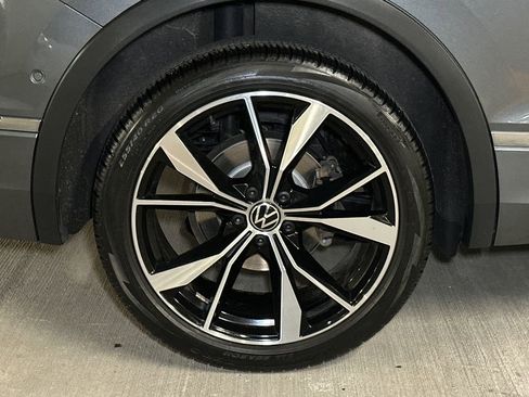 Used 2023 Volkswagen Tiguan SEL R-Line image 9