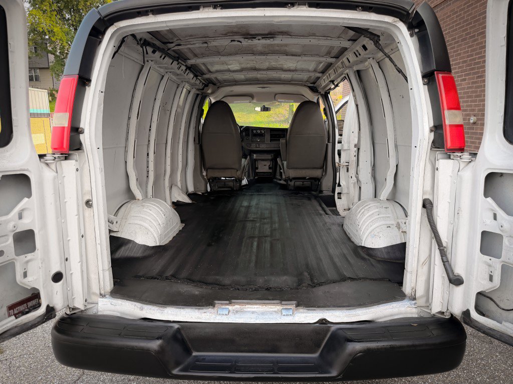 Used 2014 Chevrolet Express 2500 RWD image 28