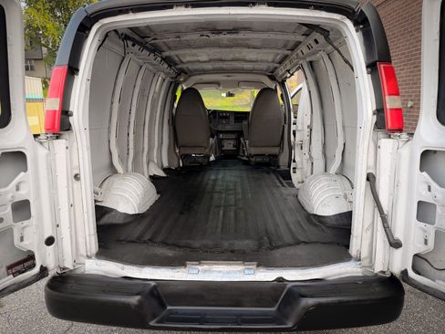 Used 2014 Chevrolet Express 2500 RWD image 28