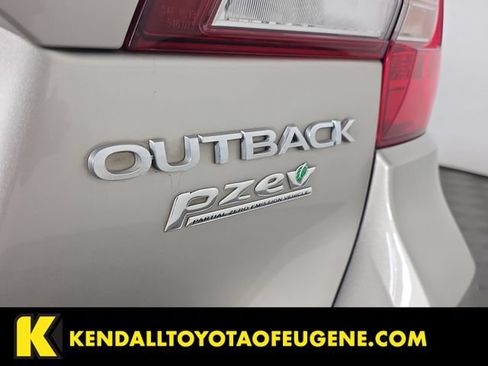 Used 2017 Subaru Outback 2.5i Limited AWD/4WD image 11