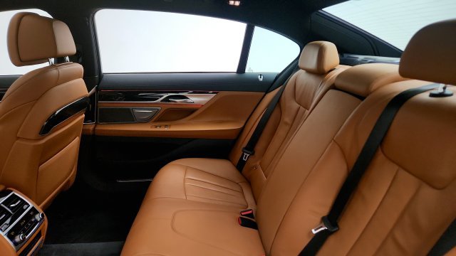 Used 2019 BMW 740i w/ M Sport Package RWD image 41