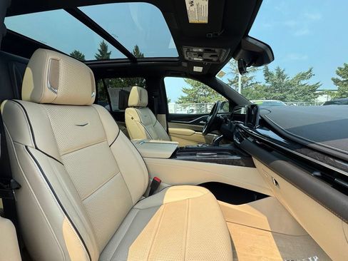 Used 2021 Cadillac Escalade Premium Luxury w/ Driver Assist Tech Package AWD/4WD image 37