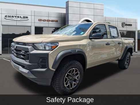 Used 2023 Chevrolet Colorado Trail Boss w/ Technology Package AWD/4WD image 8