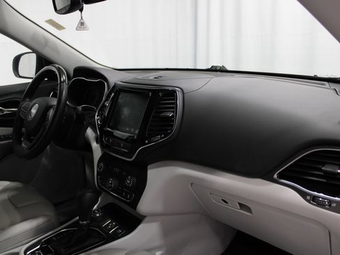 Used 2019 Jeep Cherokee Overland w/ Technology Group AWD/4WD image 26