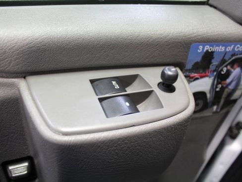 Used 2020 Chevrolet Express 2500 RWD image 17