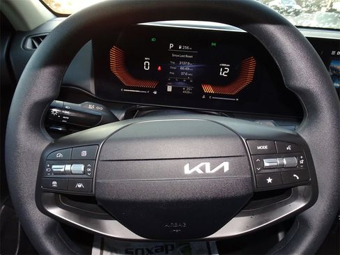 Used 2025 Kia K4 LX image 19