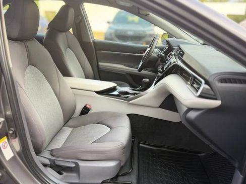 Used 2018 Toyota Camry LE FWD image 23