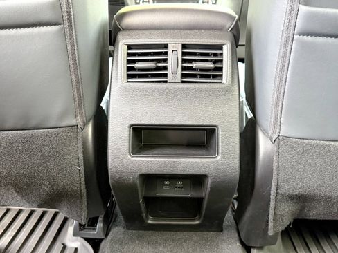 Used 2024 Mitsubishi Outlander AWD image 21