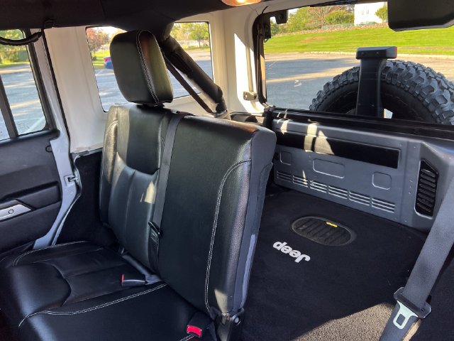 Used 2016 Jeep Wrangler Unlimited Rubicon AWD/4WD image 25
