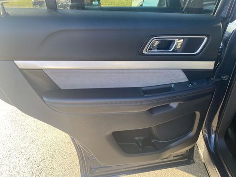 Used 2017 Ford Explorer XLT w/ Equipment Group 202A image 21