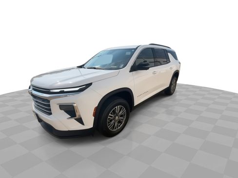 Used 2026 Chevrolet Traverse LT w/ Driver Confidence Package FWD image 4