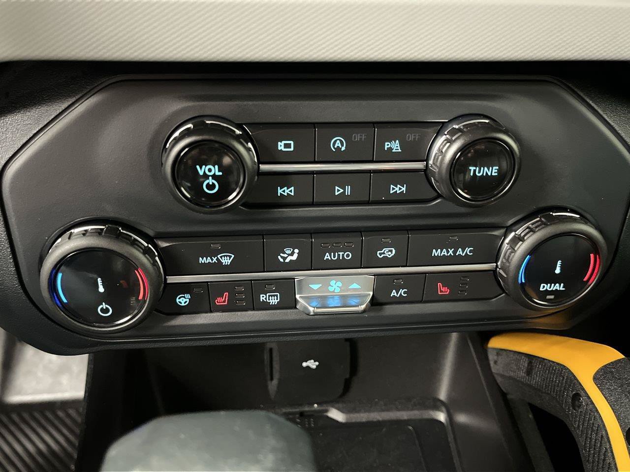 Certified 2022 Ford Bronco Badlands AWD/4WD image 21