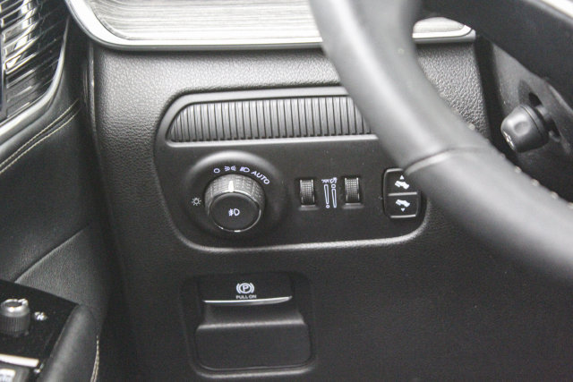 Used 2024 Jeep Wagoneer L Series II w/ Flexible Seating Group RWD image 24