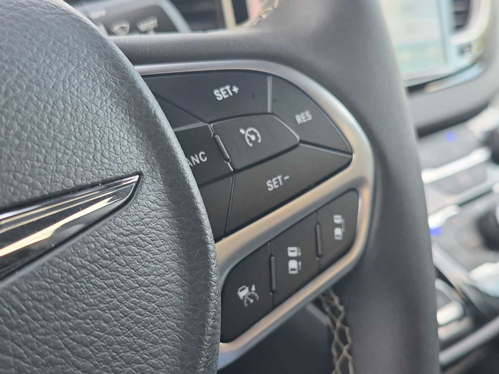 Used 2026 Chrysler Pacifica Select FWD image 24