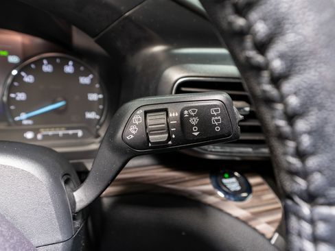 Used 2020 Ford Explorer Limited image 30