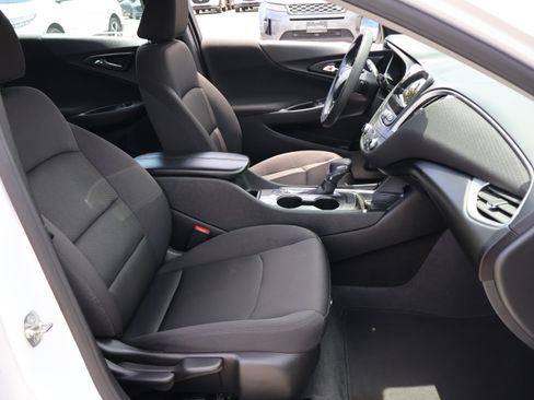 Used 2024 Chevrolet Malibu LT FWD image 11