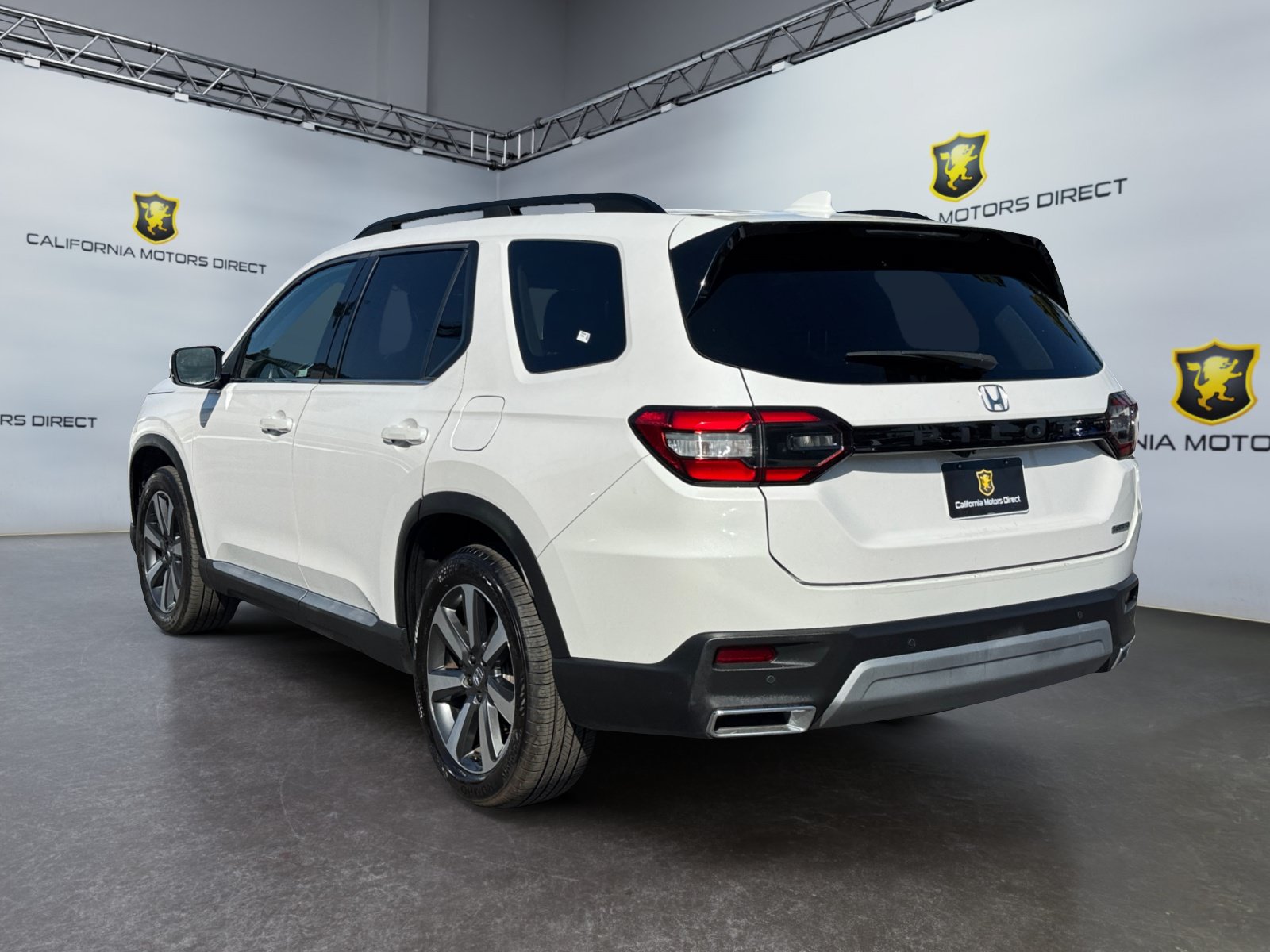 Used 2023 Honda Pilot Touring image 3