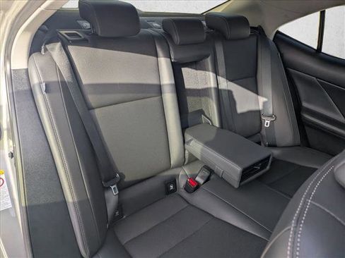 Used 2016 Lexus IS 200t image 17