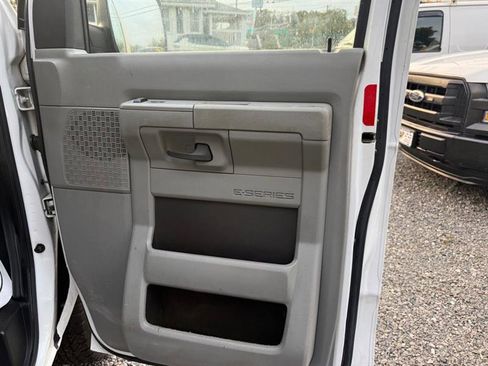 Used 2014 Ford E-350 and Econoline 350 Super Duty image 27