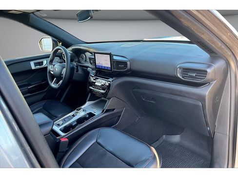 Used 2024 Ford Explorer ST-Line w/ Class IV Trailer Tow Package AWD/4WD image 41